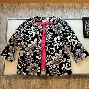 Chico’s cotton black white floral blazer
Size 3